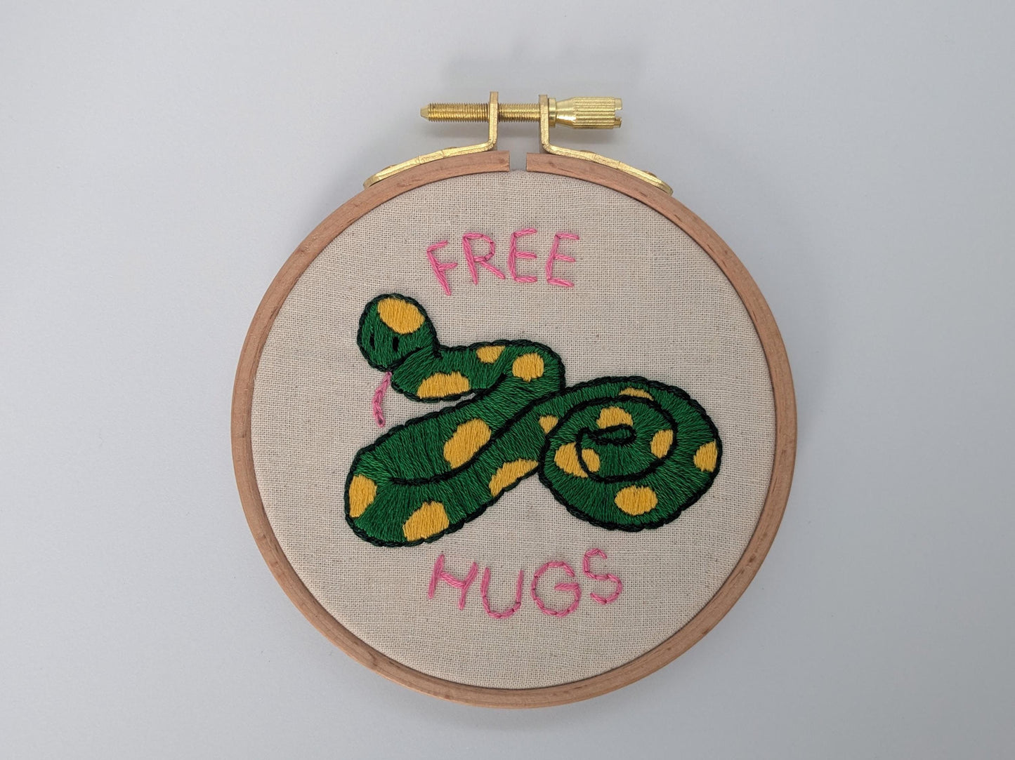 Free Hugs - HAND EMBROIDERY KIT - Snake - Pets Collection